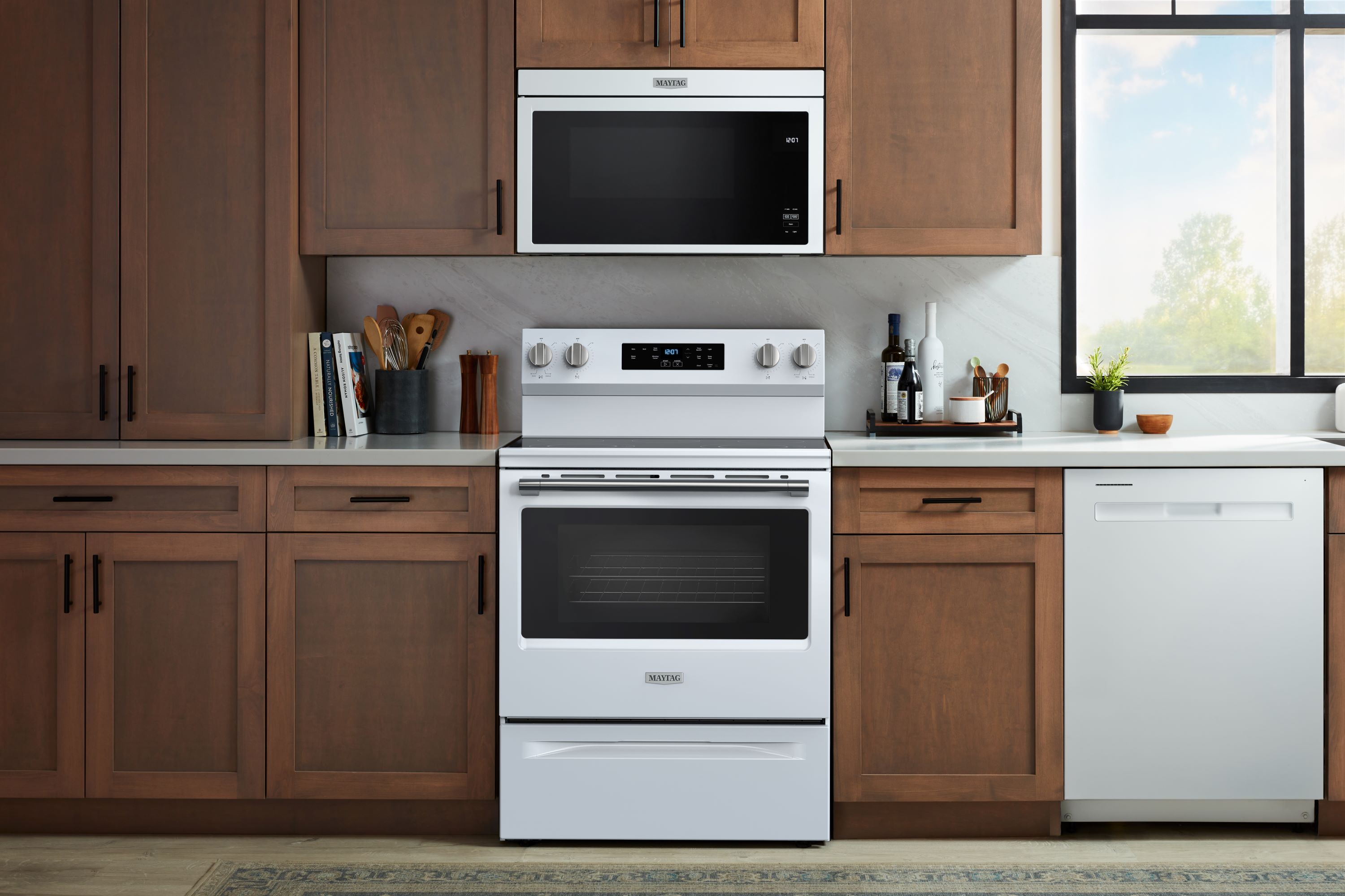 Maytag Maytag 30 in. 5-Element Freestanding Electric Range with Precision Cooking System 2